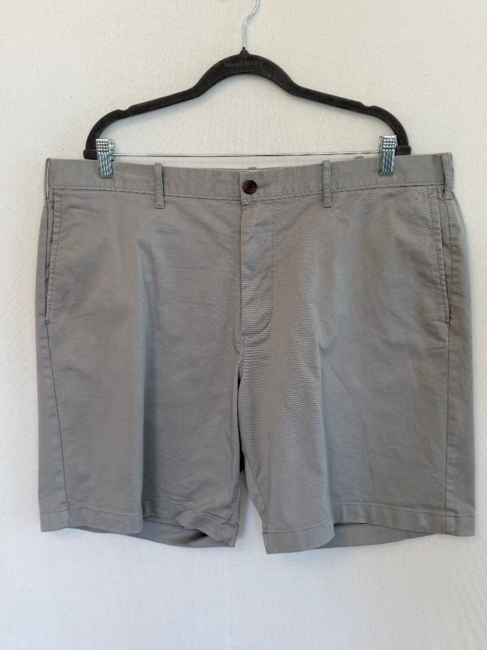 J. CREW Men’s Size 40 Gray 9 inch Inseam Flat Front Shorts